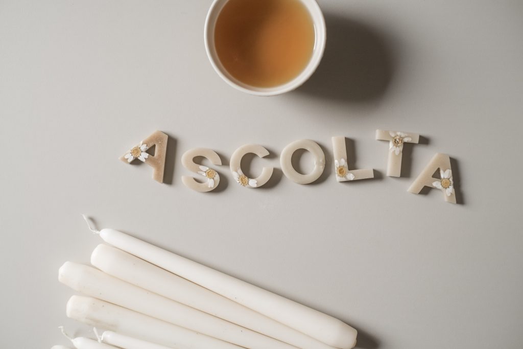 Ascolta e osserva: differenze, somiglianze